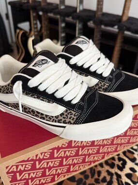 VANS Knu Skool Womens Shoes 8.5 NWOT Leopard